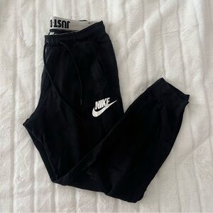 Essential Black Nike Womens Sweatpants